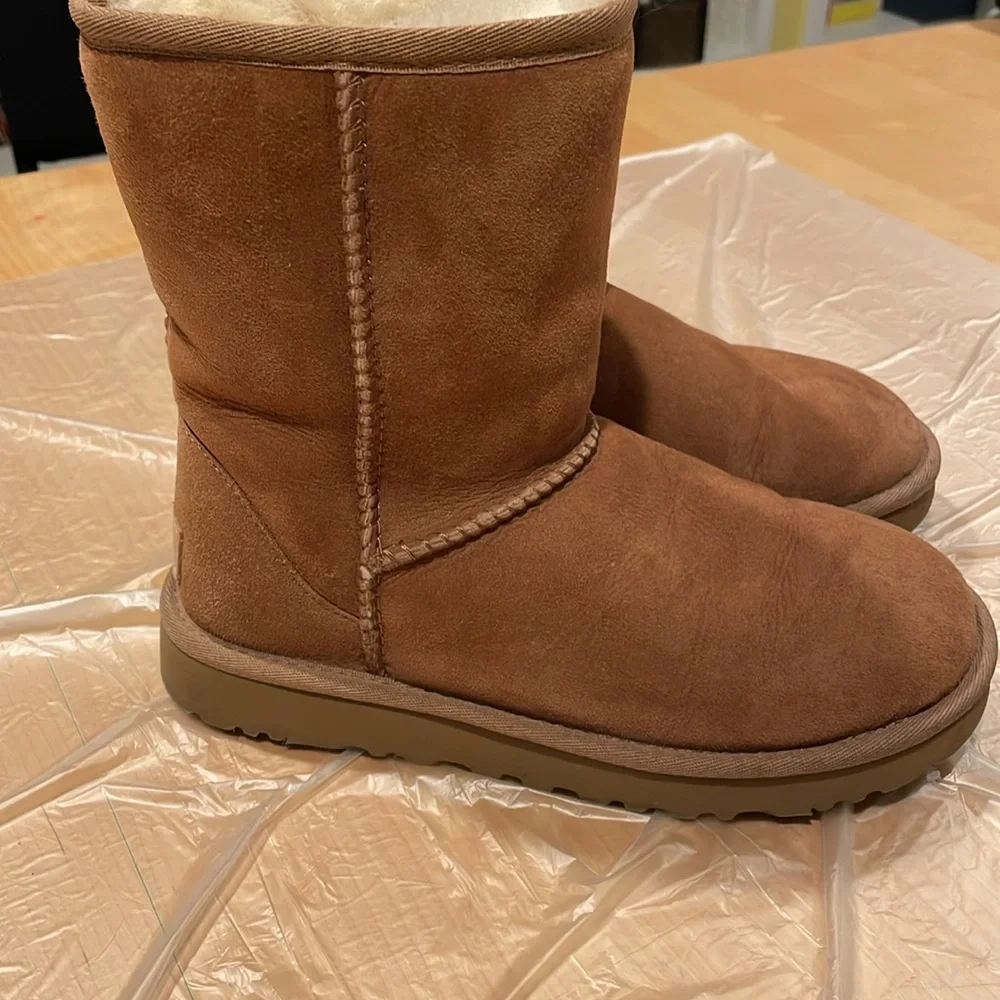 UGG Classic II short boot size 5 - Preowned